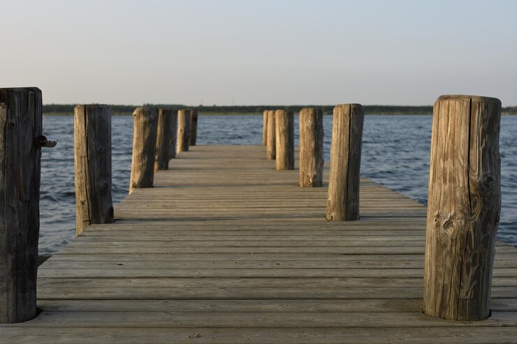 Photo wooden pier on sea against clear sky