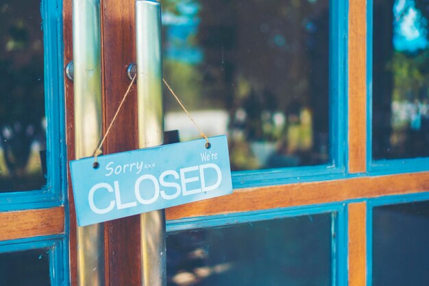 Photo wooden plate word close in coffee cafe