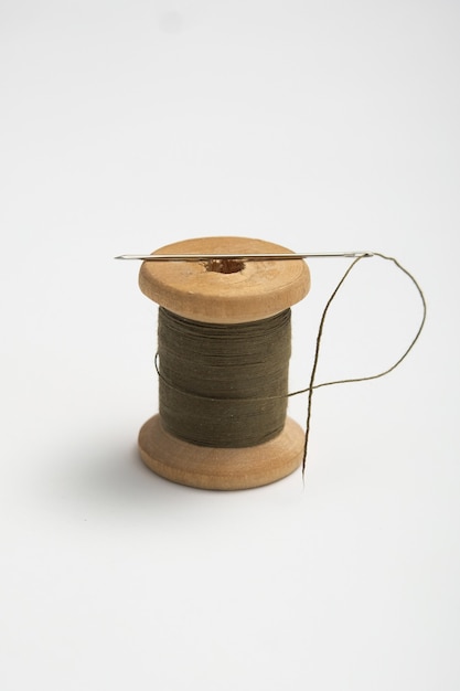 Photo wooden reels with thread on a solid background. tinting