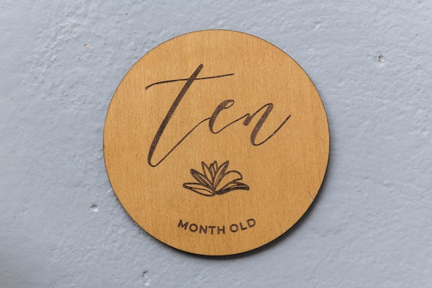 Wooden round board with the inscription ten on a gray background