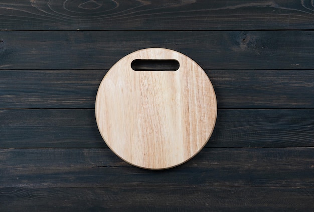 Wooden round empty cutting board