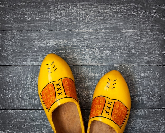 Photo wooden shoes of the netherlands