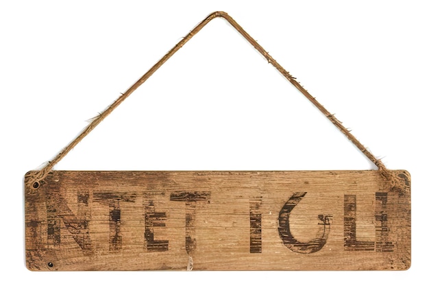 Photo wooden sign hanging from a rusty nail
