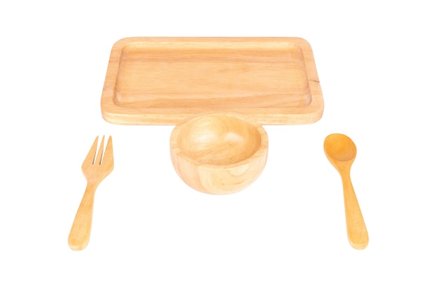 Деревянная ложка, вилка, чашка, тарелка на белом фоне