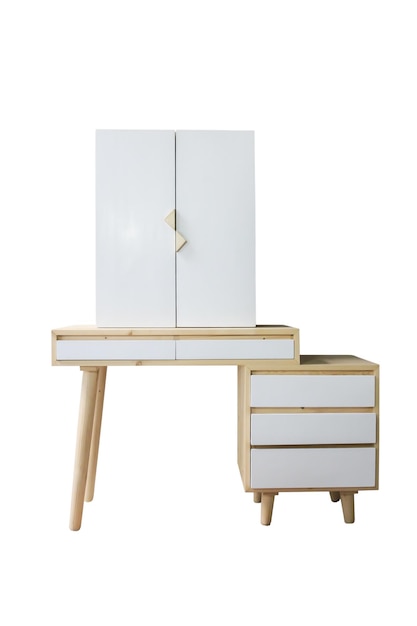 白い背景で隔離の棚と木製スタンド化粧テーブル。インテリアデザインのインスピレーション。