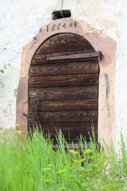 Foto struttura in legno nel giardino