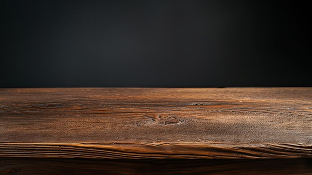 Фото Деревянная поверхность пустого стола на темном фоне