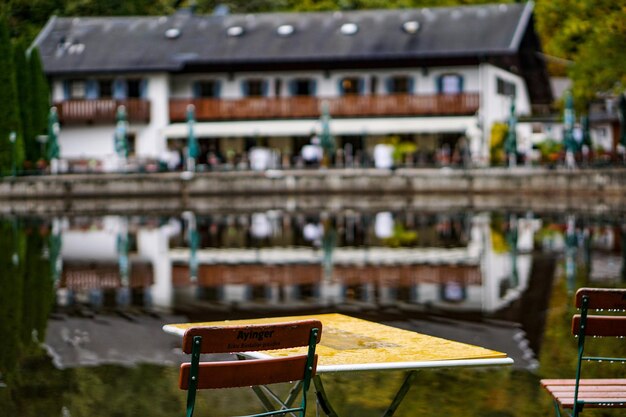 Photo wooden table by canal against building