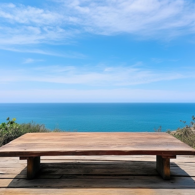 Деревянный стол на палубе с видом на океан