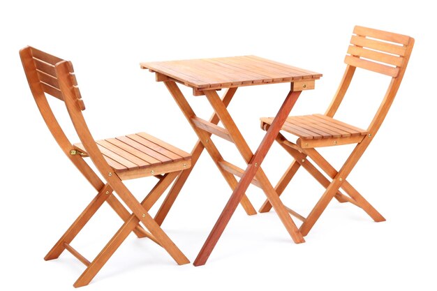 白で隔離される椅子と木製のテーブル