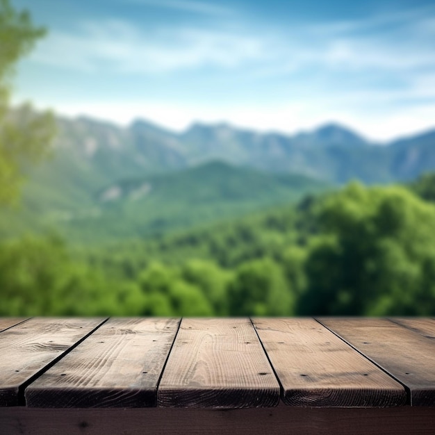 山の景色を背景に木製のテーブル。
