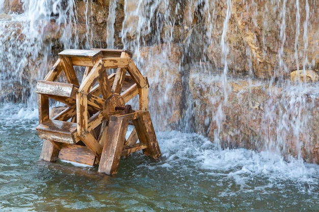 Foto mulino ad acqua in legno