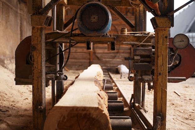 Macchina per la lavorazione del legno, nessuno, industria del legname, falegnameria. lavorazione del legno in fabbrica, segatura forestale nel deposito di legname, legname