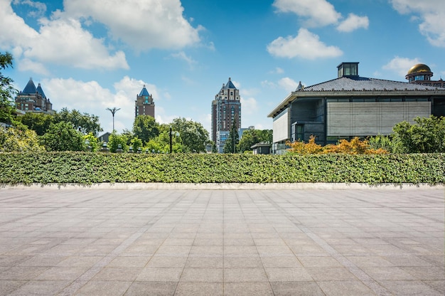 Woongebouw in het openbare groene park