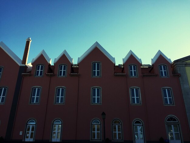 Foto woongebouwen tegen een blauwe hemel