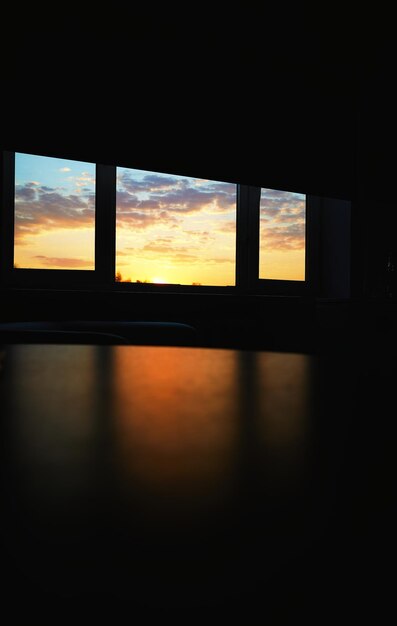 Woonkamer tijdens zonsondergang tijd interieur achtergrond