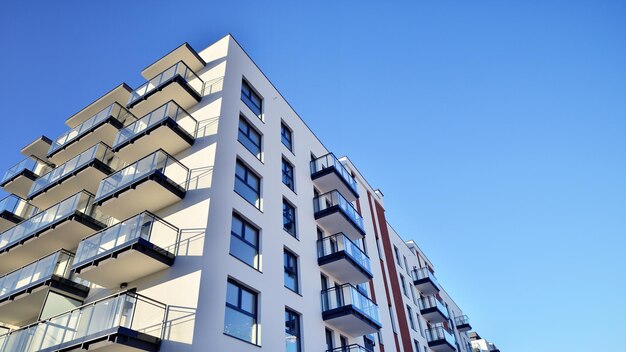 Foto woonwijk met modern appartementengebouw meer verdiepingen modern nieuw en stijlvol woonblok