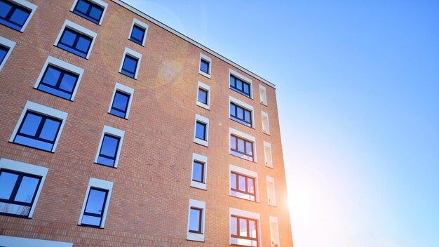 Foto woonwijk met modern appartementengebouw meer verdiepingen modern nieuw en stijlvol woonblok