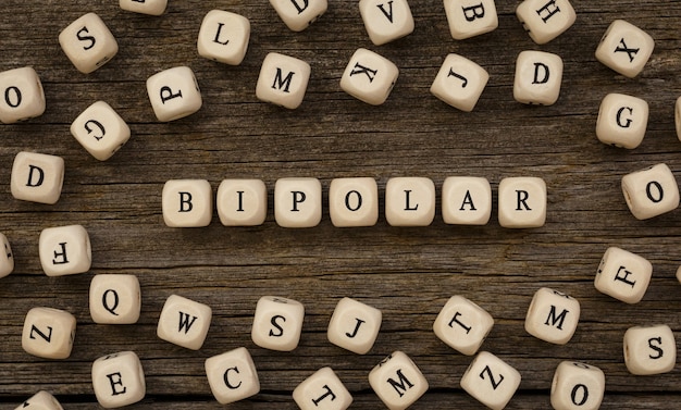 Word BIPOLAR geschreven op hout blok, stock beeld