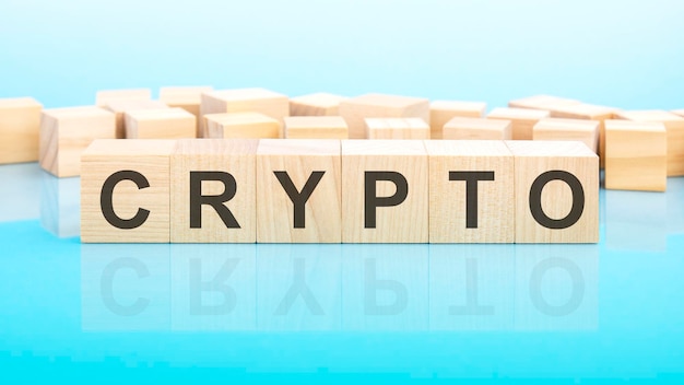 Word CRYPTO gemaakt met houten bouwstenen bedrijfsconcept