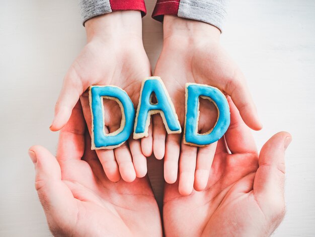 Word DAD gemaakt van geglazuurde cookies. Detailopname