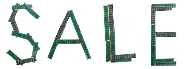 개인용 컴퓨터의 오래된 RAM 메모리 모듈에서 입력 한 Word SALE.