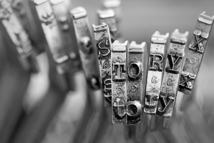 Photo the word story with a retro typewriter