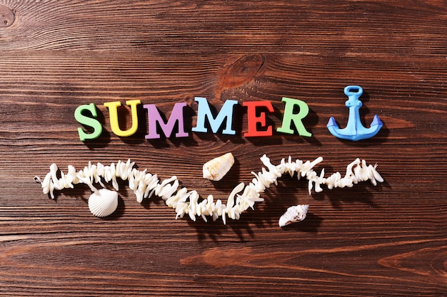 Photo word summer on wooden background