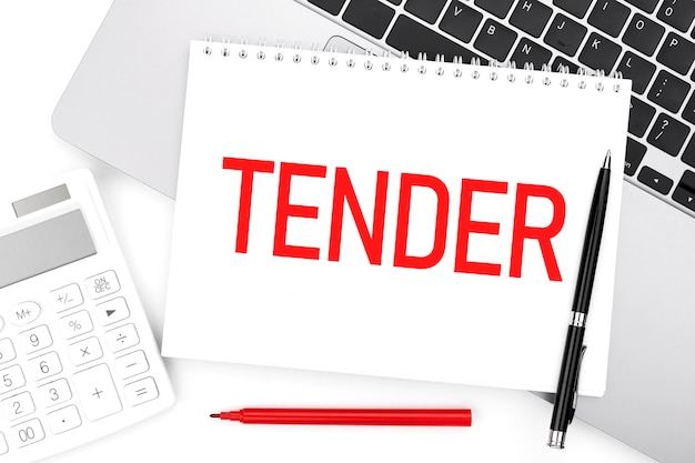 Foto word tender op rekenmachine, laptop, pen en marker op bureau. bedrijfsconcept.