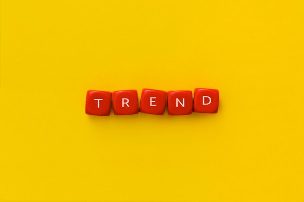 Photo the word trend on a red cubes