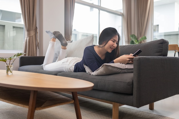 Photo work from home concept a young woman laying on sofa