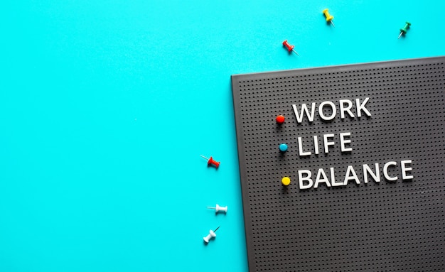 Work Life Balance-concepten met tekst op een kleurentafel. Positieve emotie voor succes. Gezond lichaam. bedrijfsmanagement