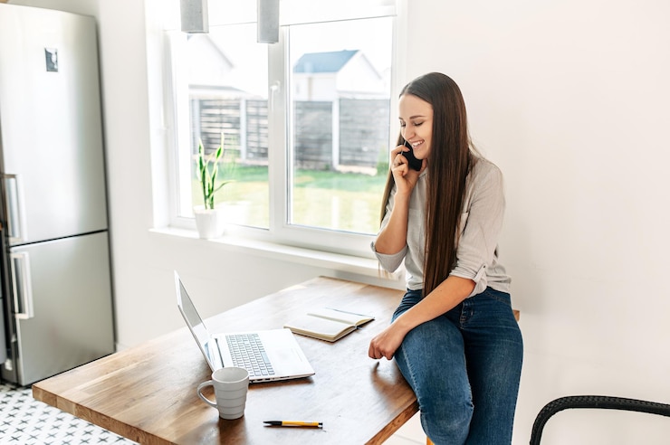 फोटो work remotely freelance work at home