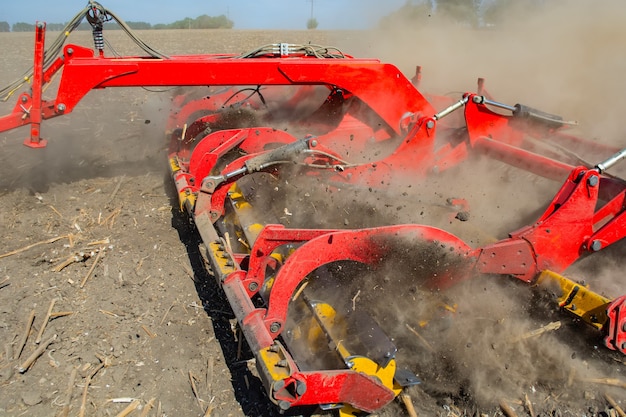 Work of the trailed unit for tillage in the field.