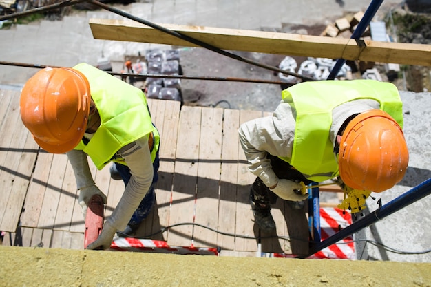 Photo workers builders building construction