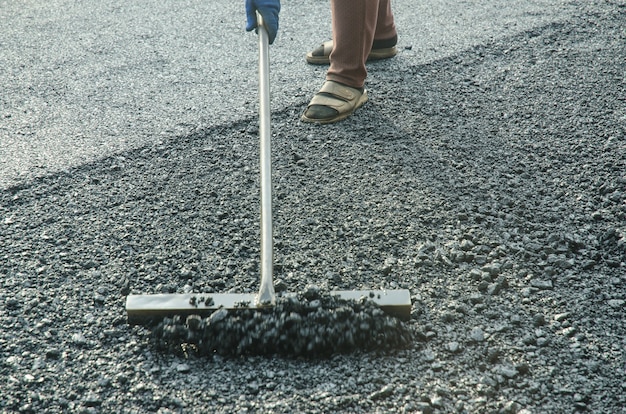 Foto lavoratori su una costruzione di strade, costruzione di strade asfaltate