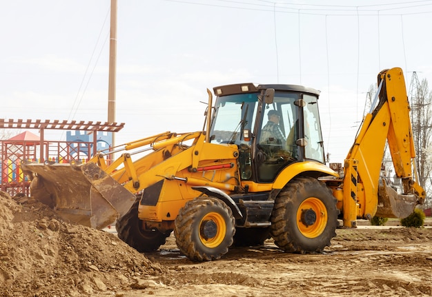 Photo working excavator tractor digging a trench at construction site