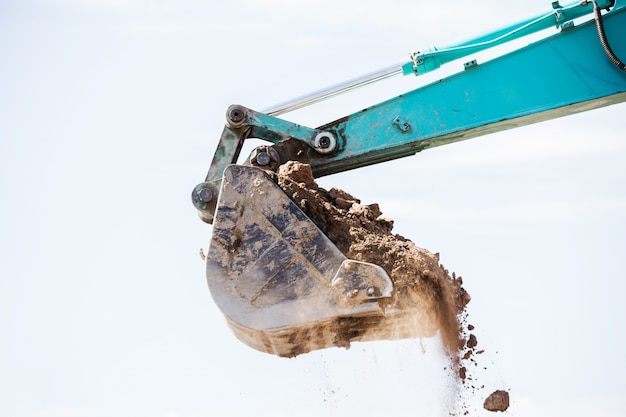 Photo working excavator tractor digging a trench.