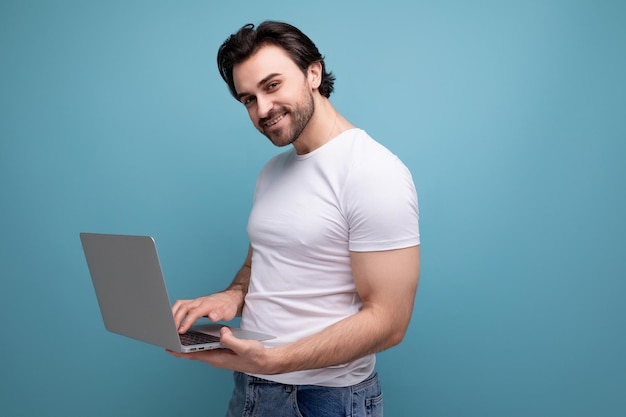 Working office worker man with laptop solves business problems