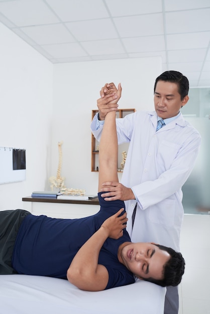 Lavorare sulla flessibilità dell'articolazione della spalla