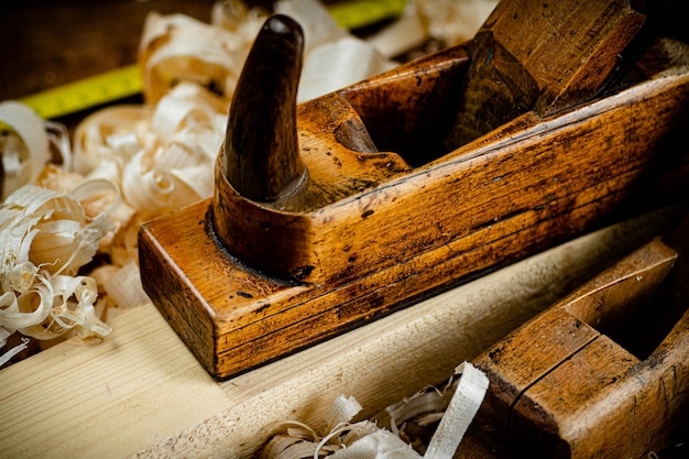 Working tool Planer with wooden shavings