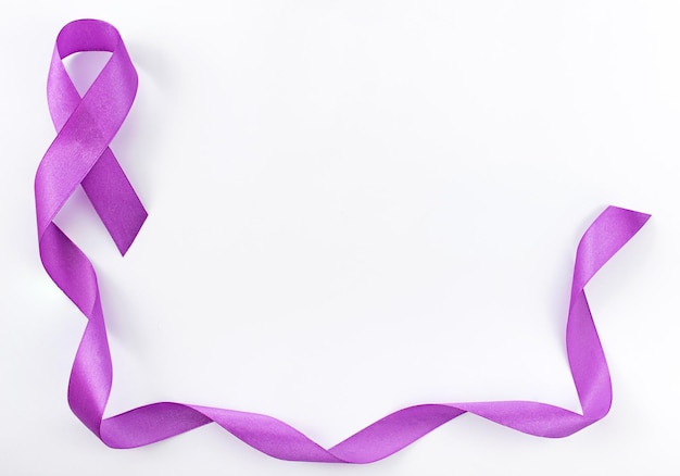 Photo world cancer day purple ribbon on gray background with copy space for text cancer ribbon