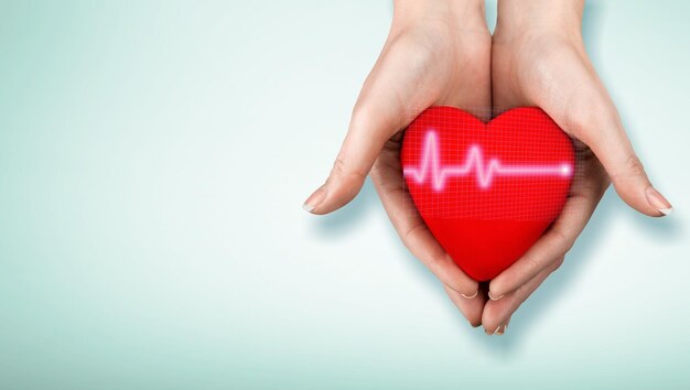 写真 世界高血圧デー 大人は赤い心臓を持ち 心拍チャートを持っています