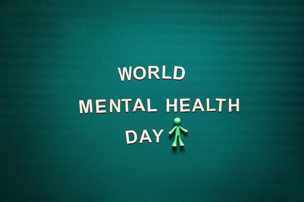 사진 매년 10월 10일 세계 정신 건강의 날 세계 정신 건강의 날 나무 단어가 있는 녹색 배경 정신 질환 인식