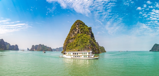 Patrimonio naturale mondiale baia di halong, vietnam