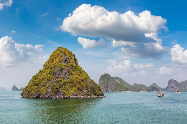 Patrimonio naturale mondiale della baia di halong, vietnam