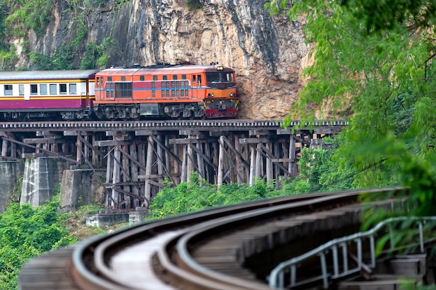 Ferrovie della seconda guerra mondiale in kanchanaburi tailandia