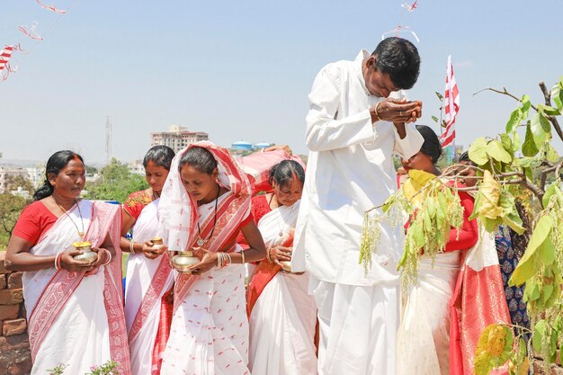 A an worshiping his lord