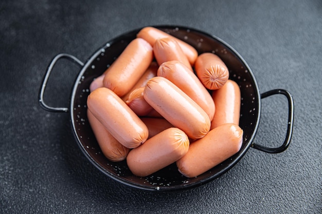 Worsten vers vlees varkensvlees rundvlees kip kalkoen gezonde maaltijd eten snack op tafel kopieer ruimte