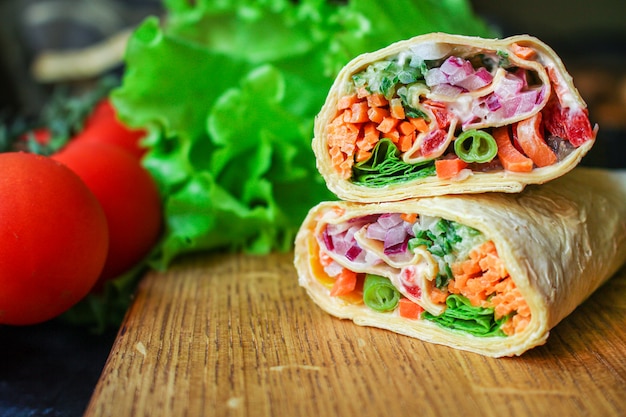 wrap tortilla of burrito vulling groenten